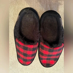 Mukluks men’s Red and black staughton‎ slippers size 11